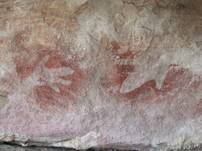 Stencil di mano con due e tre dita centrali chiuse da Unbekannt Unbekannt